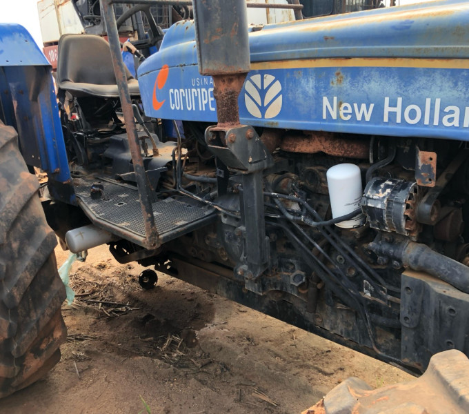 Trator de Pneus New Holland 8030, Ano 2013, Azul, Frota: 105328 + Item 9 e 22