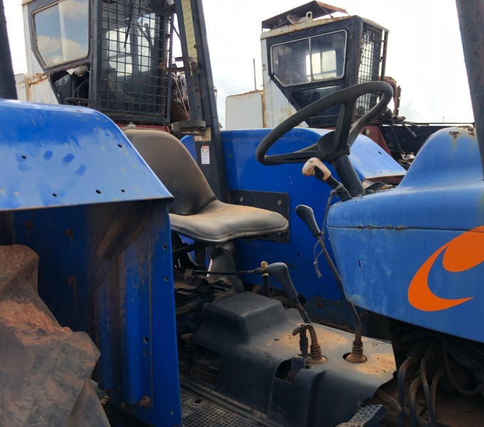 Trator de Pneus New Holland 8030, Ano 2013, Azul, Frota: 105328 + Item 9 e 22