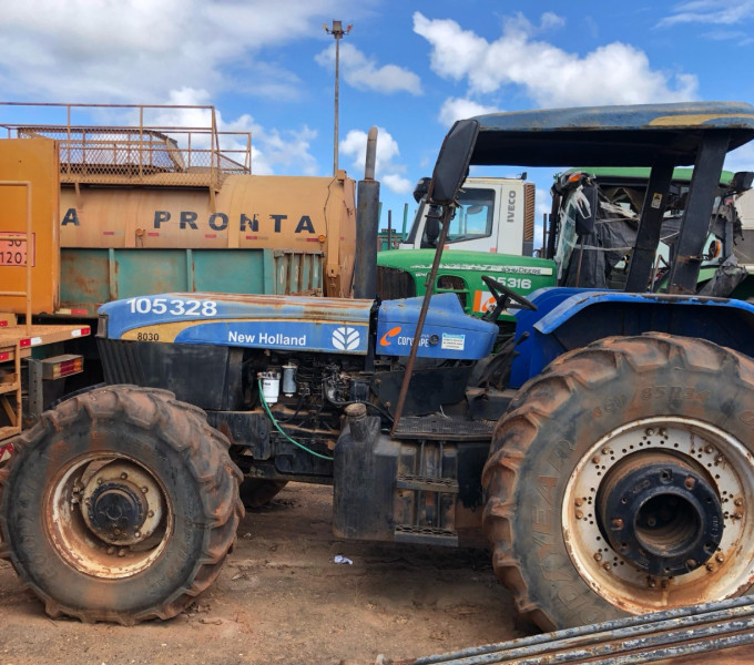 Trator de Pneus New Holland 8030, Ano 2013, Azul, Frota: 105328 + Item 9 e 22