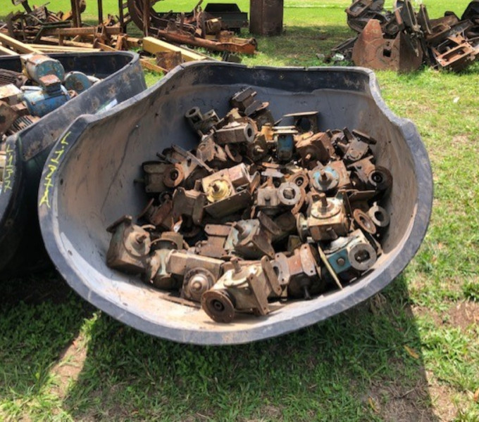 01 BEG COM DIVERSAS BOMBAS HIDRAULICAS (SUCATEADOS)