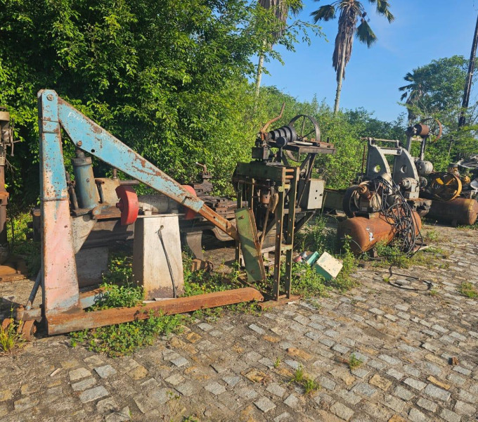 Lote Máquinas Oficinas: Torno, Furadeira, Prensa, etc.