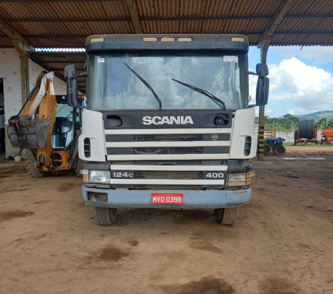 CAMINHÃO PLATAFORMA SCANIA P124 400, ANO 2004, PLACA: MVB 0398, FROTA 22509 (OBS: RODANDO)