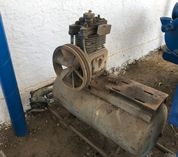 01 COMPRESSOR DE AR COM MOTOR