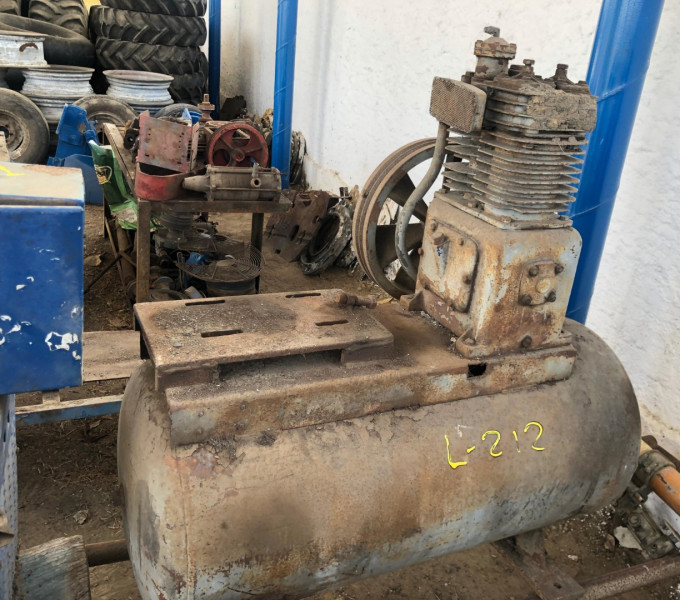 01 COMPRESSOR DE AR COM MOTOR