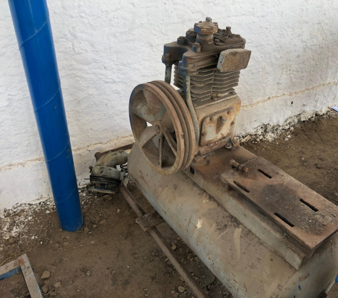 01 COMPRESSOR DE AR COM MOTOR