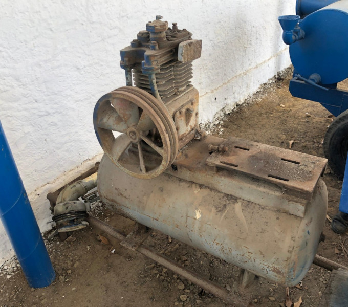 01 COMPRESSOR DE AR COM MOTOR