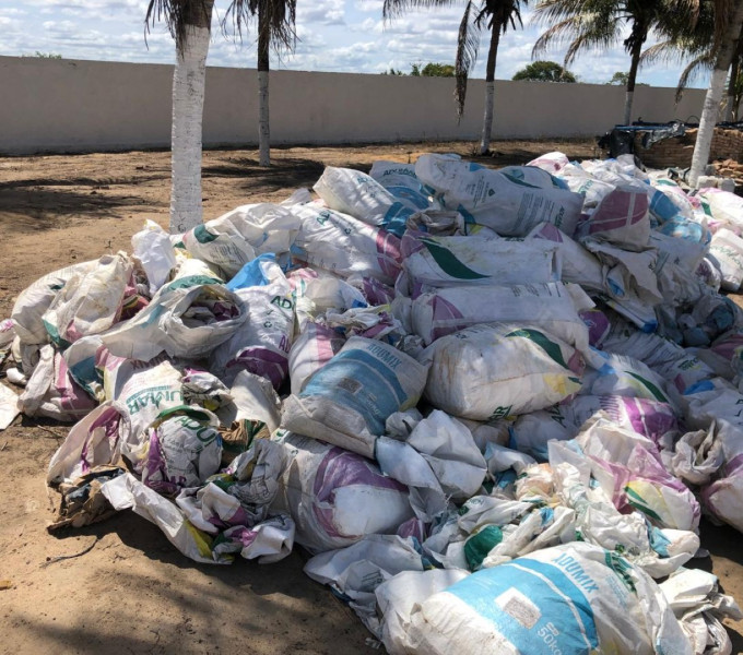 GRANDE QUANTIDADE  DE SACOS DE ADUBOS NYLON DE 50 KG (APROX. 1000 UNIDADES)