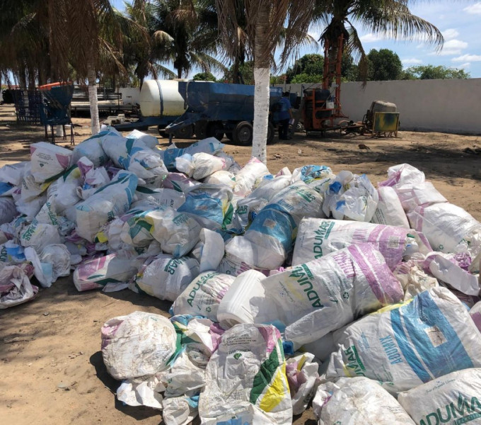 GRANDE QUANTIDADE  DE SACOS DE ADUBOS NYLON DE 50 KG (APROX. 1000 UNIDADES)