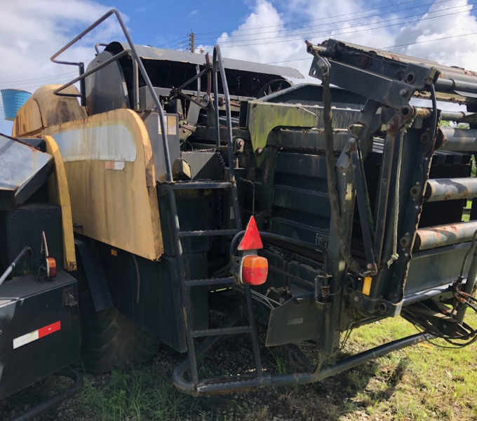 ENFARDADEIRA NEW HOLLAND BB9080, BB5003, ANO 2012
