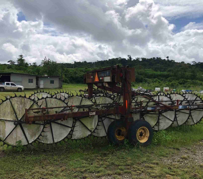 ENLEIRADOR NEW HOLLAND H.5980 (OBS: CONTÉM 17 DISCOS, CONTÉM 04 PNEUS, +/- 7 METROS)