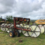 ENLEIRADOR NEW HOLLAND H.5980 (OBS: CONTÉM 17 DISCOS, CONTÉM 04 PNEUS, +/- 7 METROS)