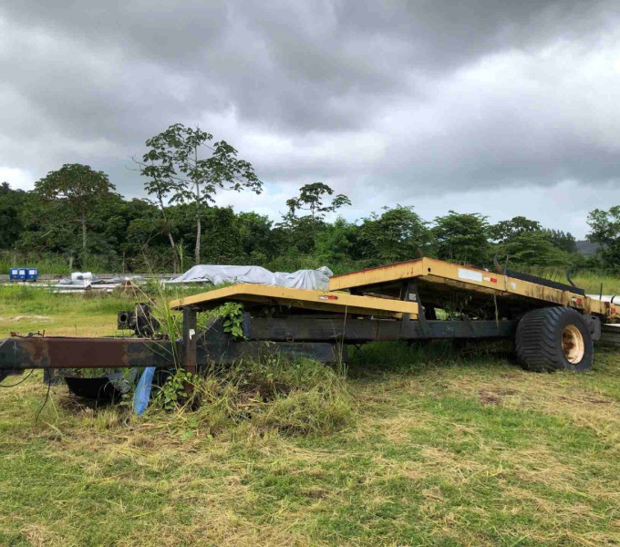 PLATAFORMA DE REBOQUE REGULAVEL, MODELO MIL STAK (SOBE E DESCE) (OBS: CONTÉM 2 PNEUS, +/- 9 METROS, LANTERNA OK)