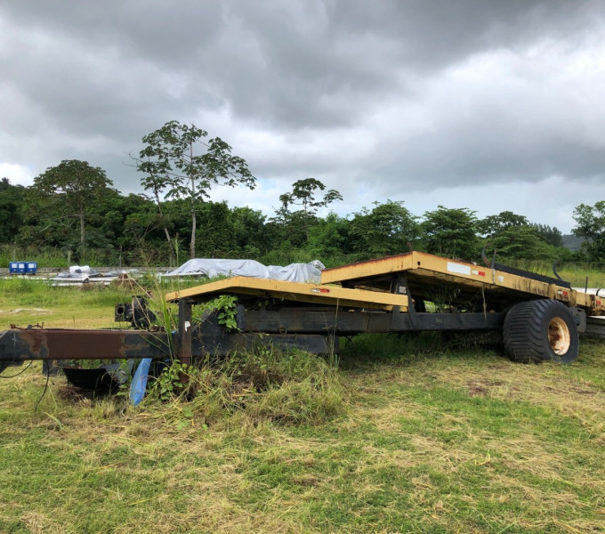 PLATAFORMA DE REBOQUE REGULAVEL, MODELO MIL STAK (SOBE E DESCE) (OBS: CONTÉM 2 PNEUS, +/- 9 METROS, LANTERNA OK)
