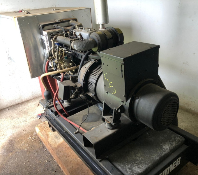 01 GERADOR DIESEL HEIMER , 15KVA (OBS: CONTÉM BATERIA MOURA, 01 QUADRO HEIMER, 03 PAINES GMS, SEM CABO ELÉTRICO)