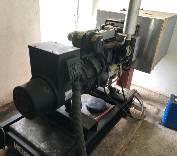 01 GERADOR DIESEL HEIMER , 15KVA (OBS: CONTÉM BATERIA MOURA, 01 QUADRO HEIMER, 03 PAINES GMS, SEM CABO ELÉTRICO)