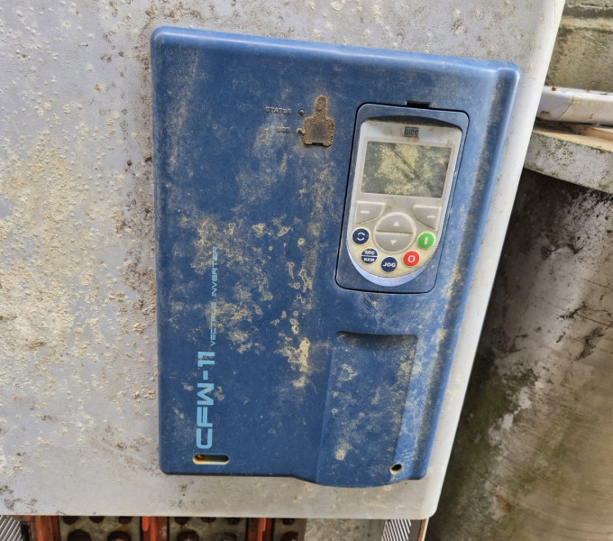 INVERSOR DE FREQUENCIA WEG MOD BRCFW CFW-11 VECTRUE INVERTER (DANIFICADO)