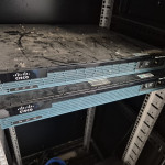 RACK DE SERVIDORES ATTIC: 02 CISCO 2900 SERIES, ROUTERBOARD RB201 UAS-RM
