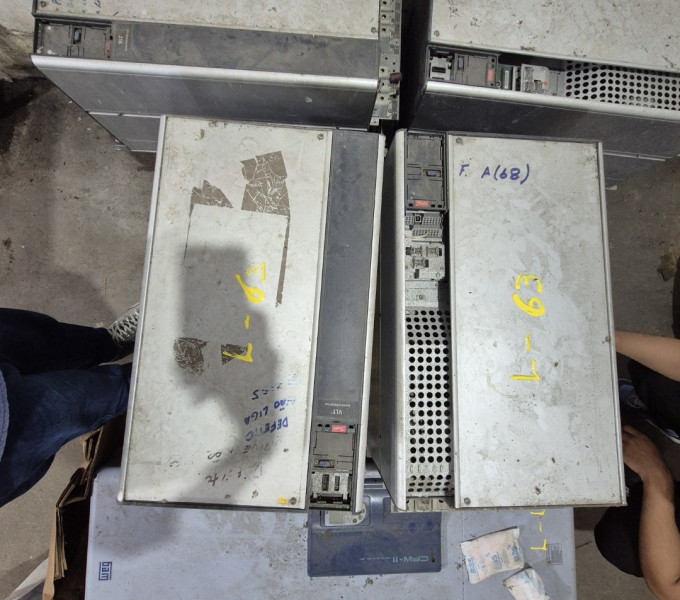 02 INVERSOR DE FREQUENCIA DANFOSS PIN 131F7151