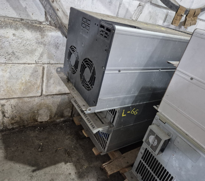 02 INVERSOR DE FREQUENCIA DANFOSS PIN 131F7151
