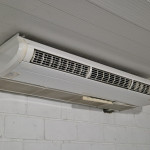 2 SOPRADOR DE AR DUGOLD AIR COURTAIN FM3015, 3 AR-CONDICIONADO RHEEM 48.000BTU, 1 FORNO MICROONDAS 20L PHILCO PM524, 1 EVAPORADOR P/ AR CONDICIONADO SPRINGER 22000BTU, GELADEIRA DUAS PORTAS
