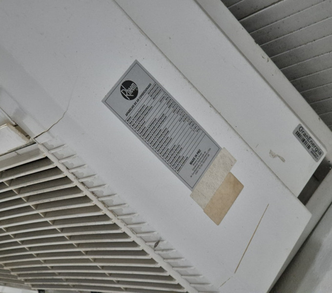 2 SOPRADOR DE AR DUGOLD AIR COURTAIN FM3015, 3 AR-CONDICIONADO RHEEM 48.000BTU, 1 FORNO MICROONDAS 20L PHILCO PM524, 1 EVAPORADOR P/ AR CONDICIONADO SPRINGER 22000BTU, GELADEIRA DUAS PORTAS
