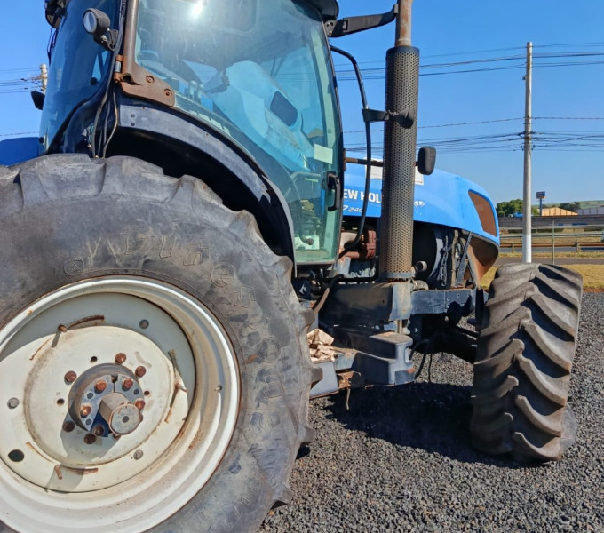 TRATOR NEW HOLLAND T7.240, ANO: 2013, CHASSI: HCCZ7240ADCP12584