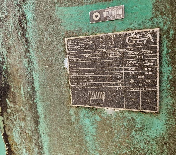01 TROCADOR DE CALOR DE PLACAS APV GEA, E7703A